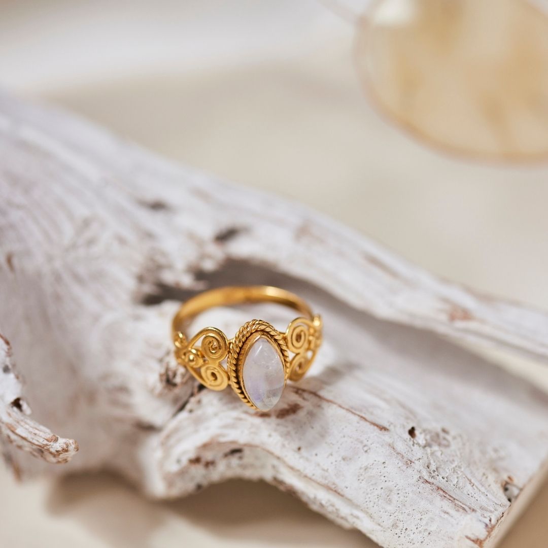 Namaste Mondstein Ring Golden