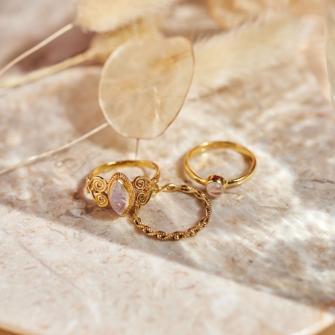Namaste Mondstein Ring Golden