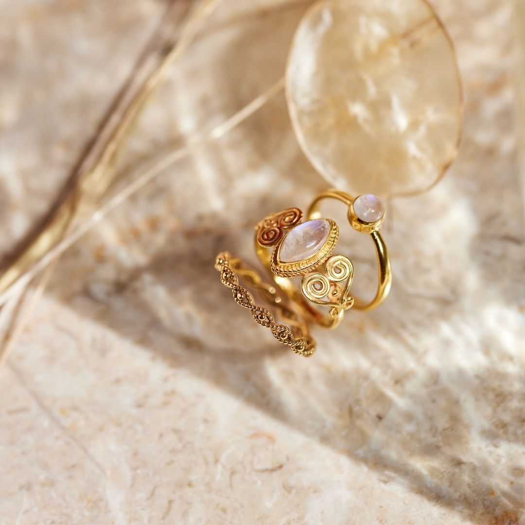 Namaste Mondstein Ring Golden