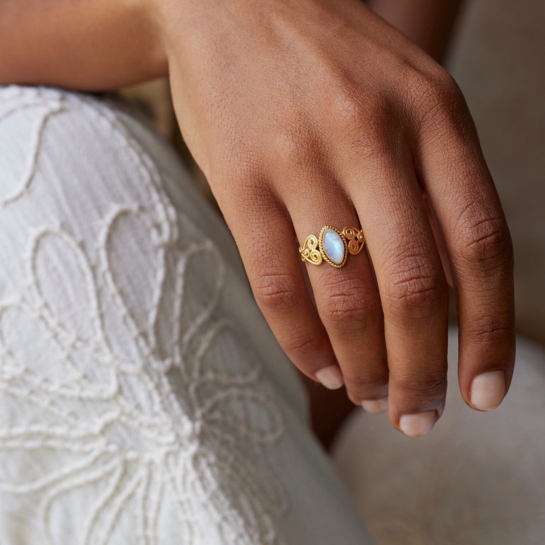 Namaste Mondstein Ring Golden
