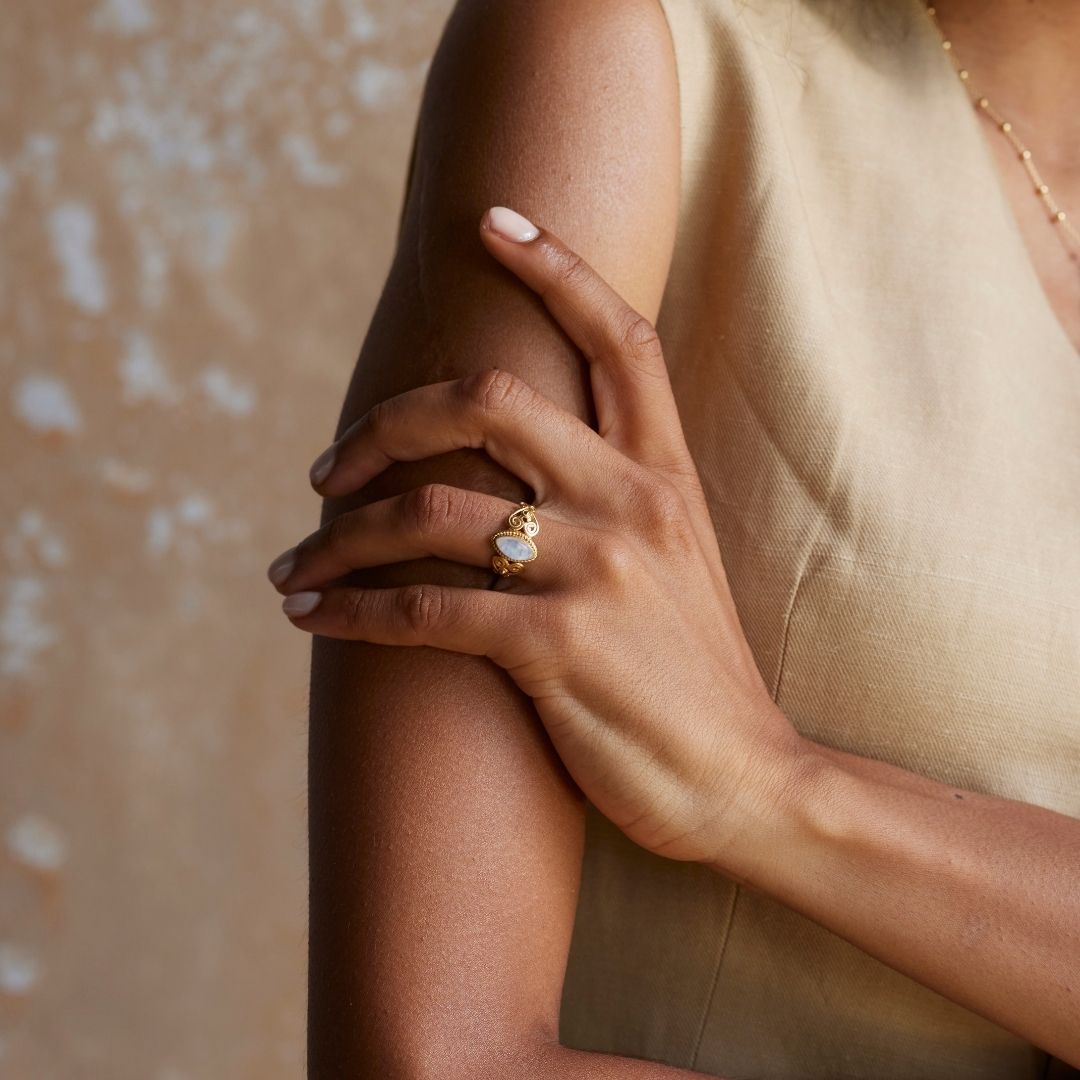 Namaste Mondstein Ring Golden