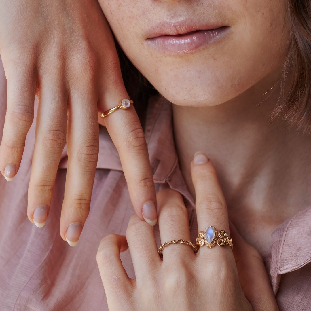 Namaste Mondstein Ring Golden