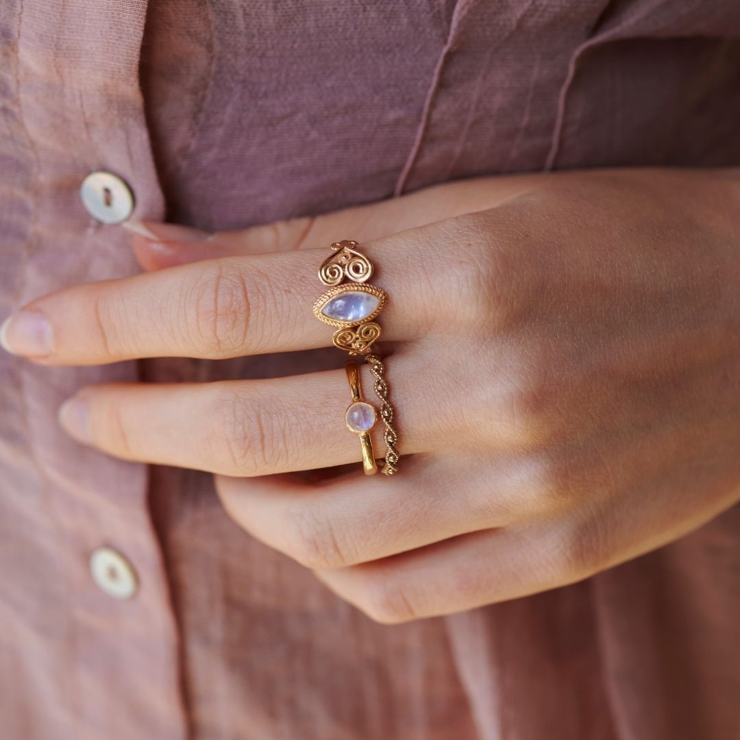 Namaste Mondstein Ring Golden