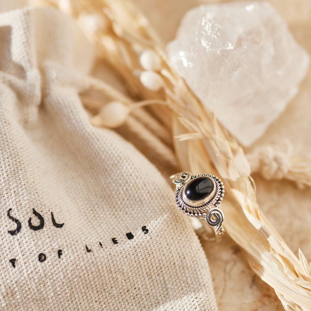 Nirmala Onyx Ring Silber