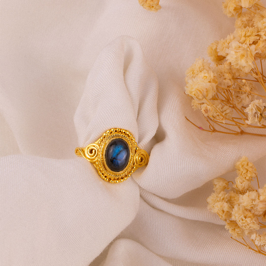 Nirmala Labradorit Ring Golden - Spirit of Liebs