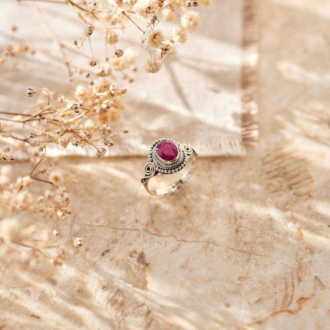 Nirmala Rubin Ring Silber