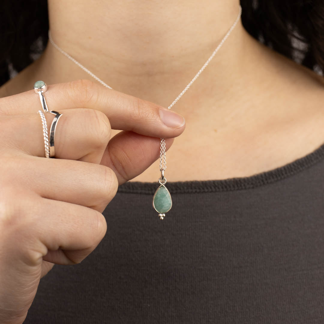 RIO Drops Amazonit Charm Silber