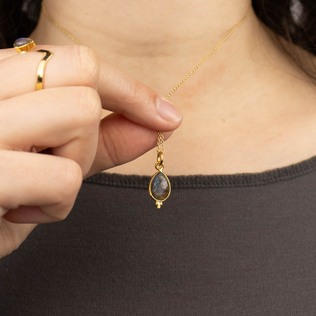 RIO Drops Labradorit Charm Golden