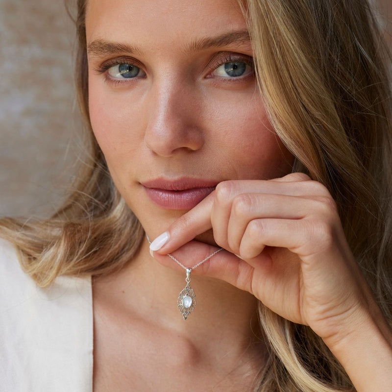 Sahara Weißes Perlmutt Charm Silber