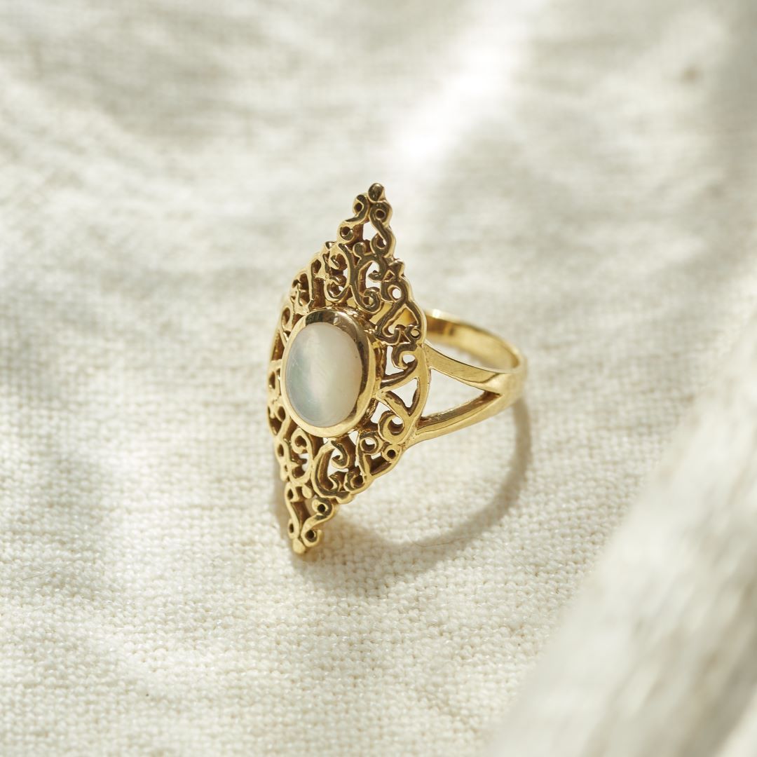 Sahara Weißes Perlmutt Ring Golden