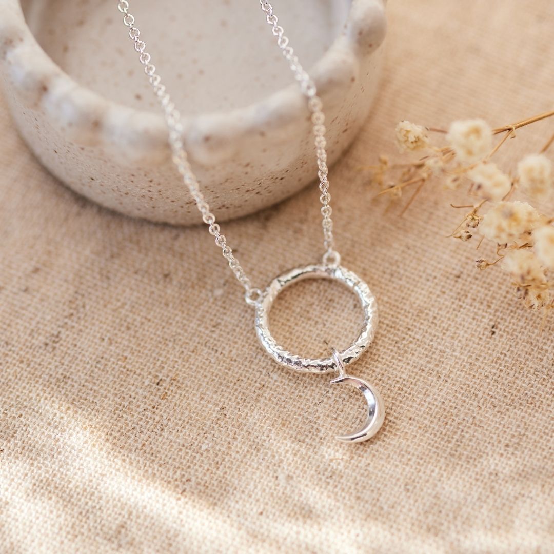 "Fly me to the moon" Mond Charm Silber