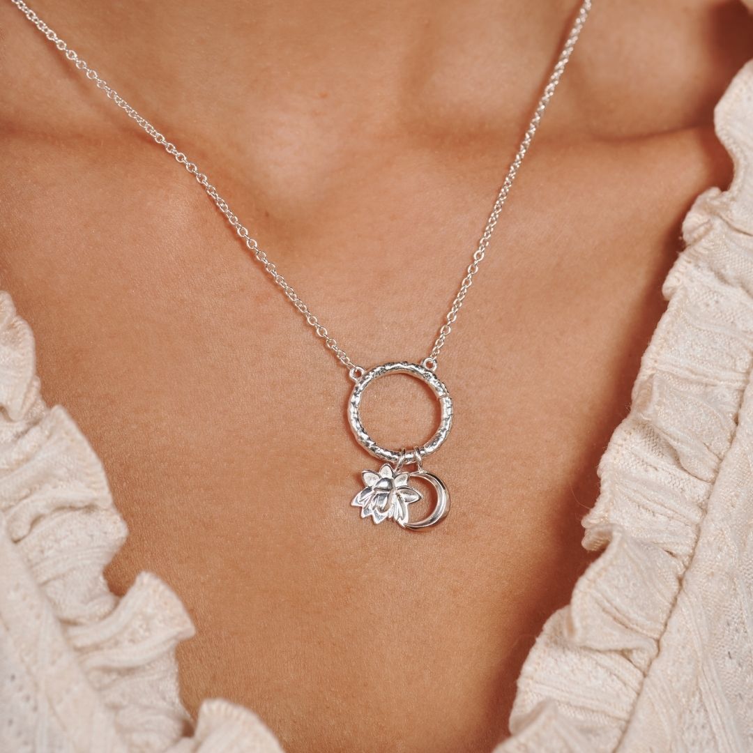 "I can and I will" Lotus Charm Silber