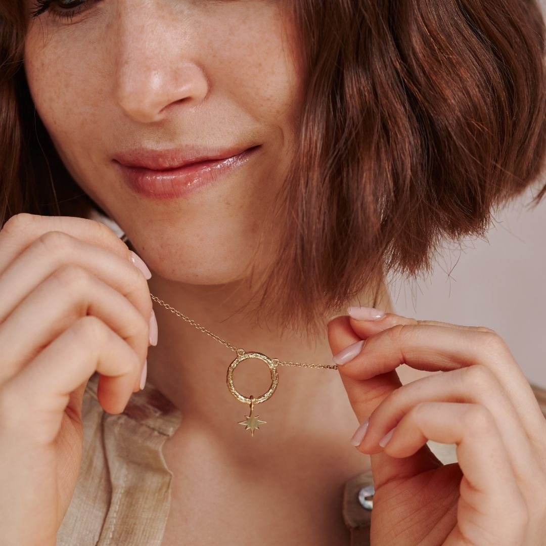 "I feel protected" Stern Charm Golden