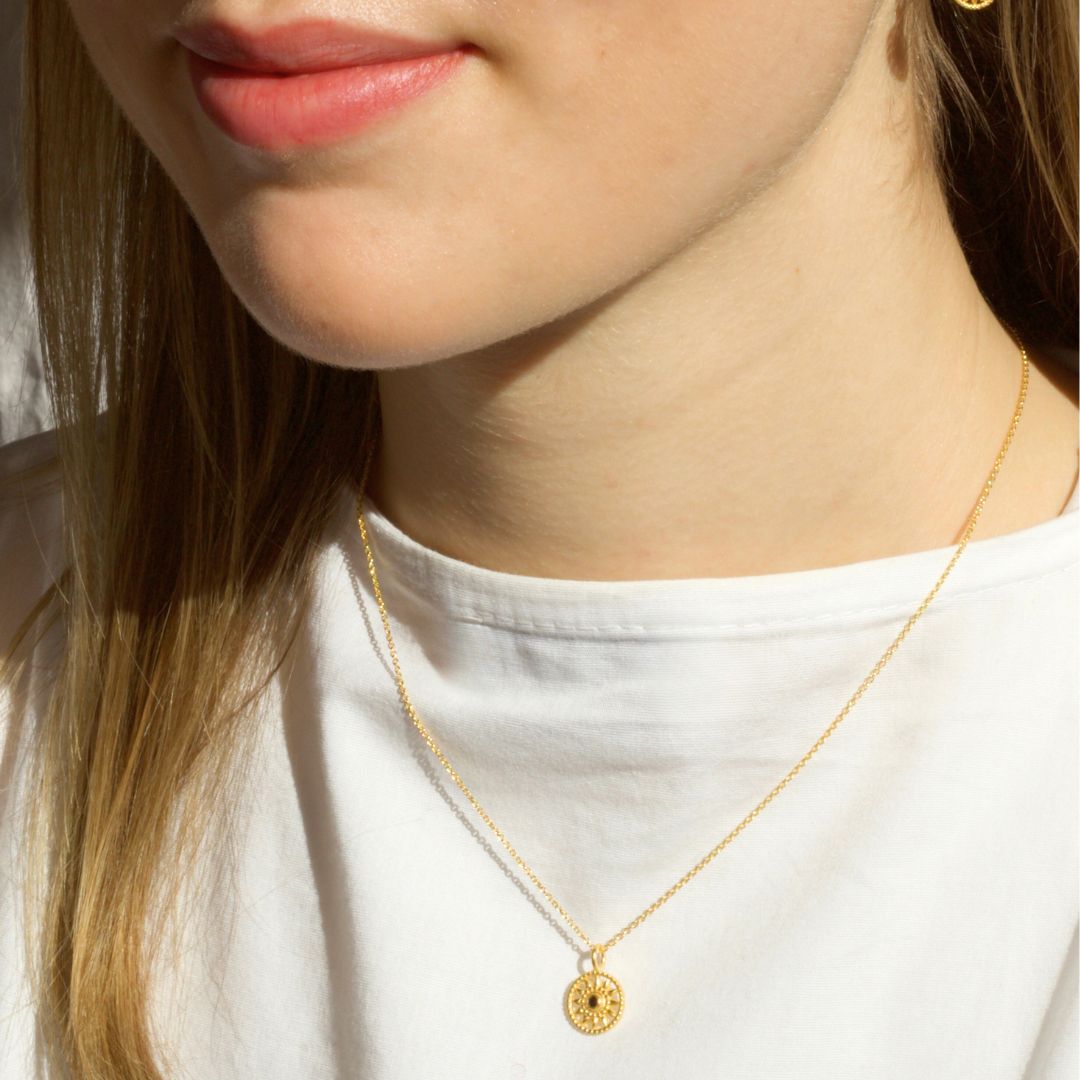 Elara Spinell Charm Golden