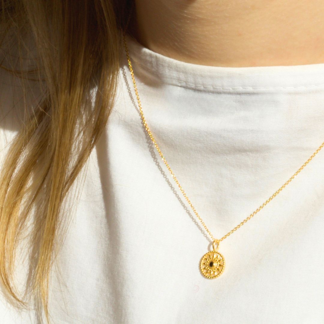 Elara Spinell Charm Golden