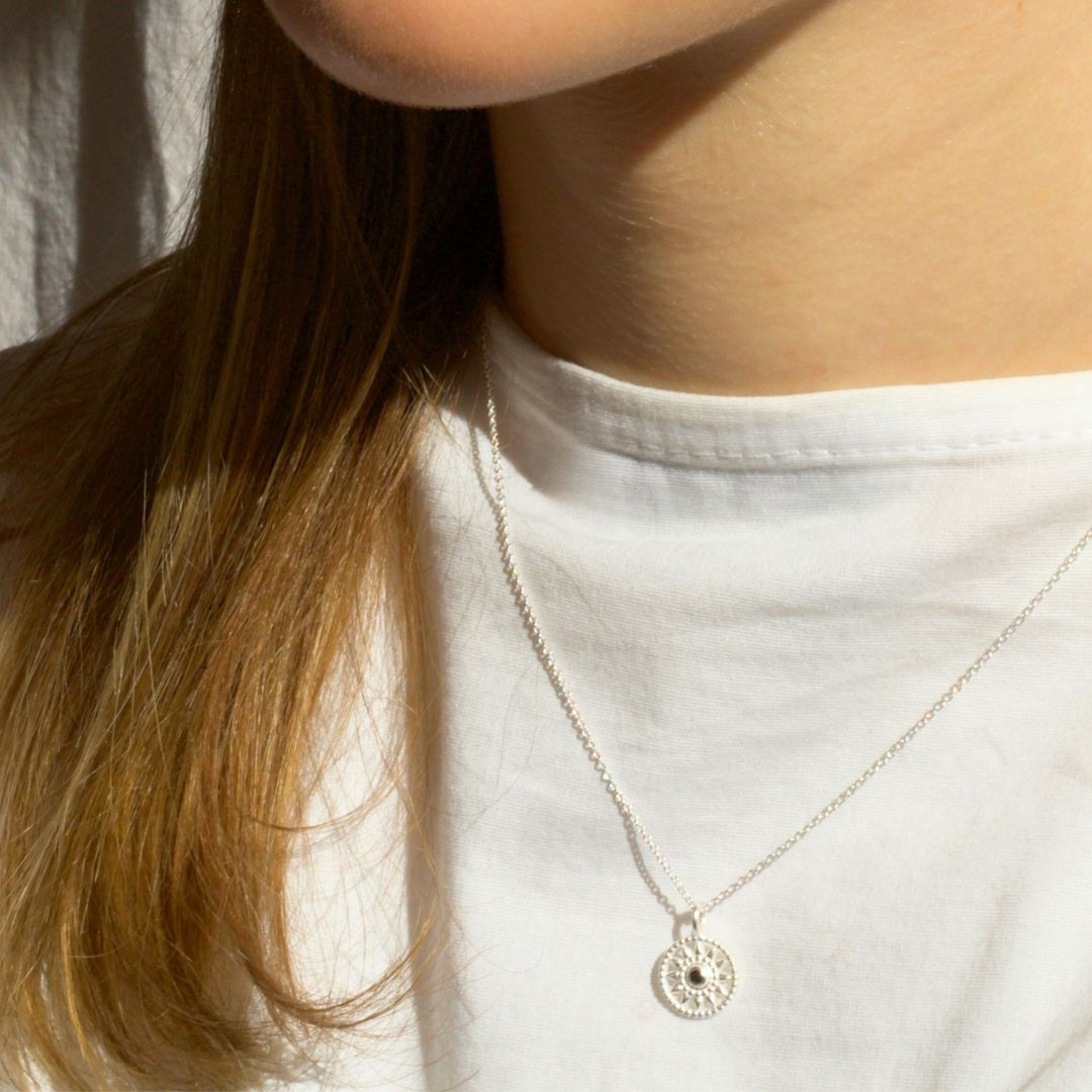 Elara Spinell Charm Silber
