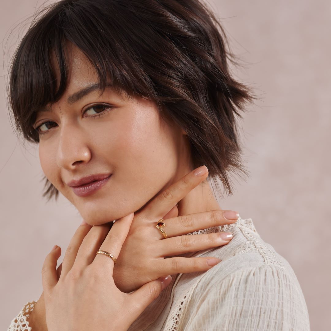 Tiara Granat Ring Golden