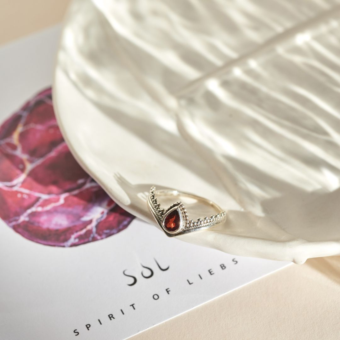 Tiara Granat Ring Silber