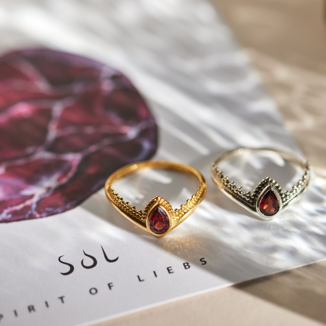 Tiara Granat Ring Silber