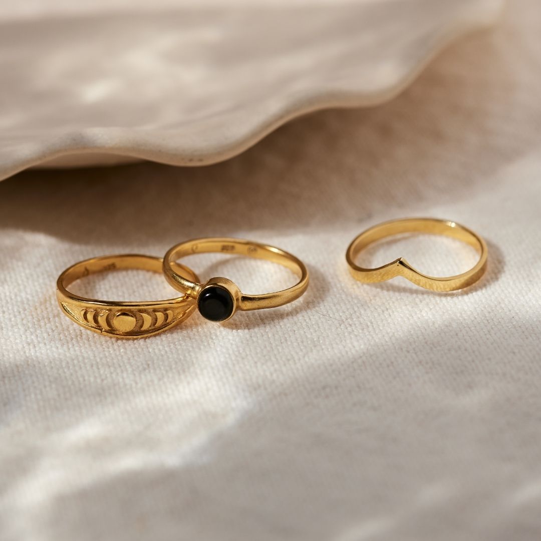 Moon Onyx Ring Golden Set