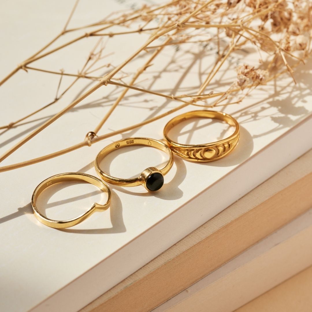 Moon Onyx Ring Golden Set