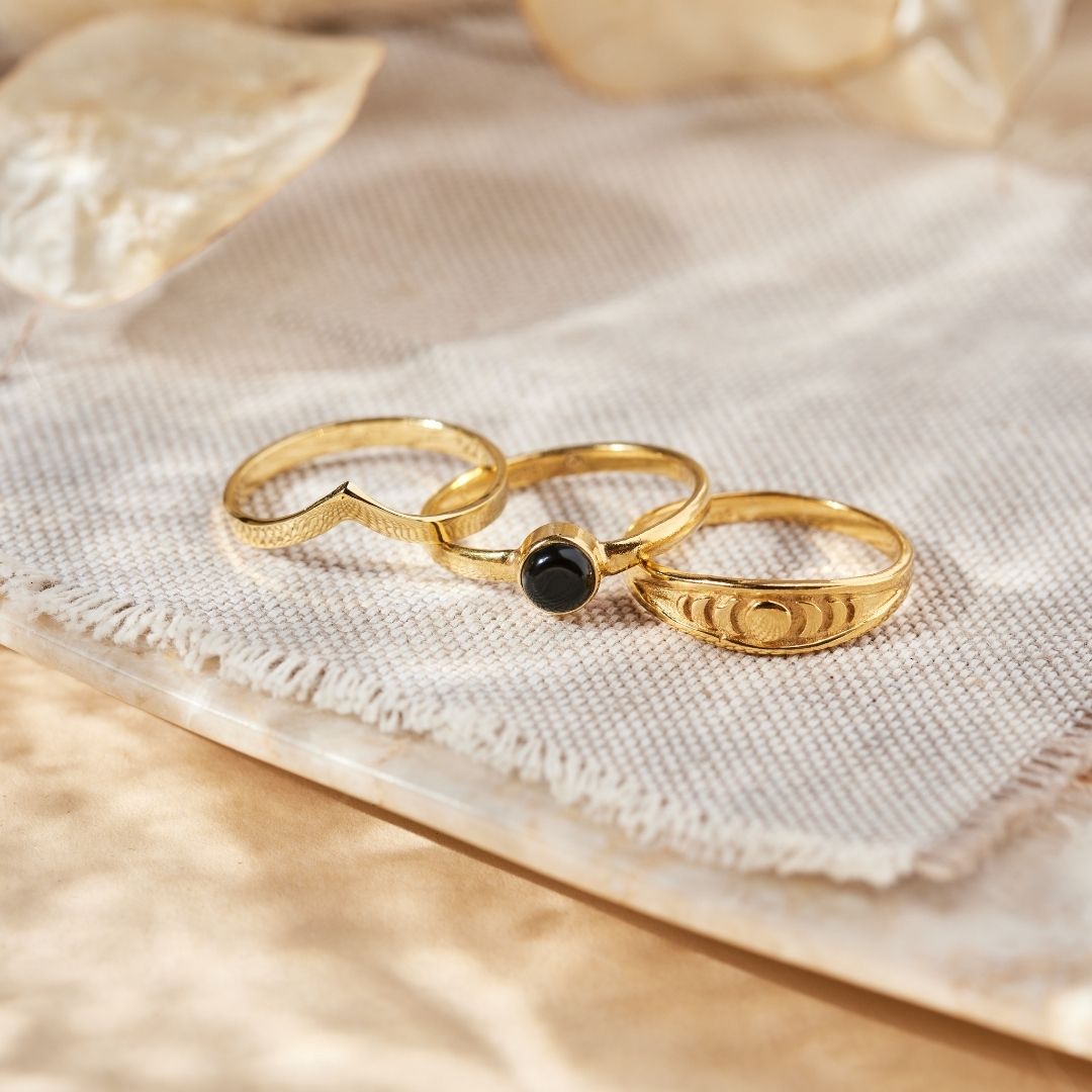 Moon Onyx Ring Golden Set
