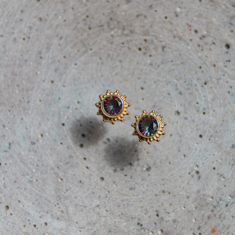Indische Sonne Aura-Quarz Ohrstecker Golden