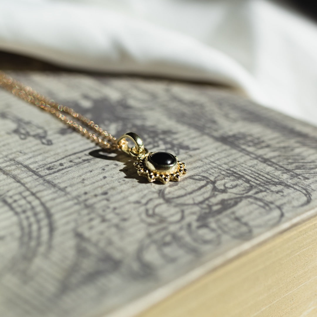 Indische Sonne Onyx Charm Golden - Spirit of Liebs