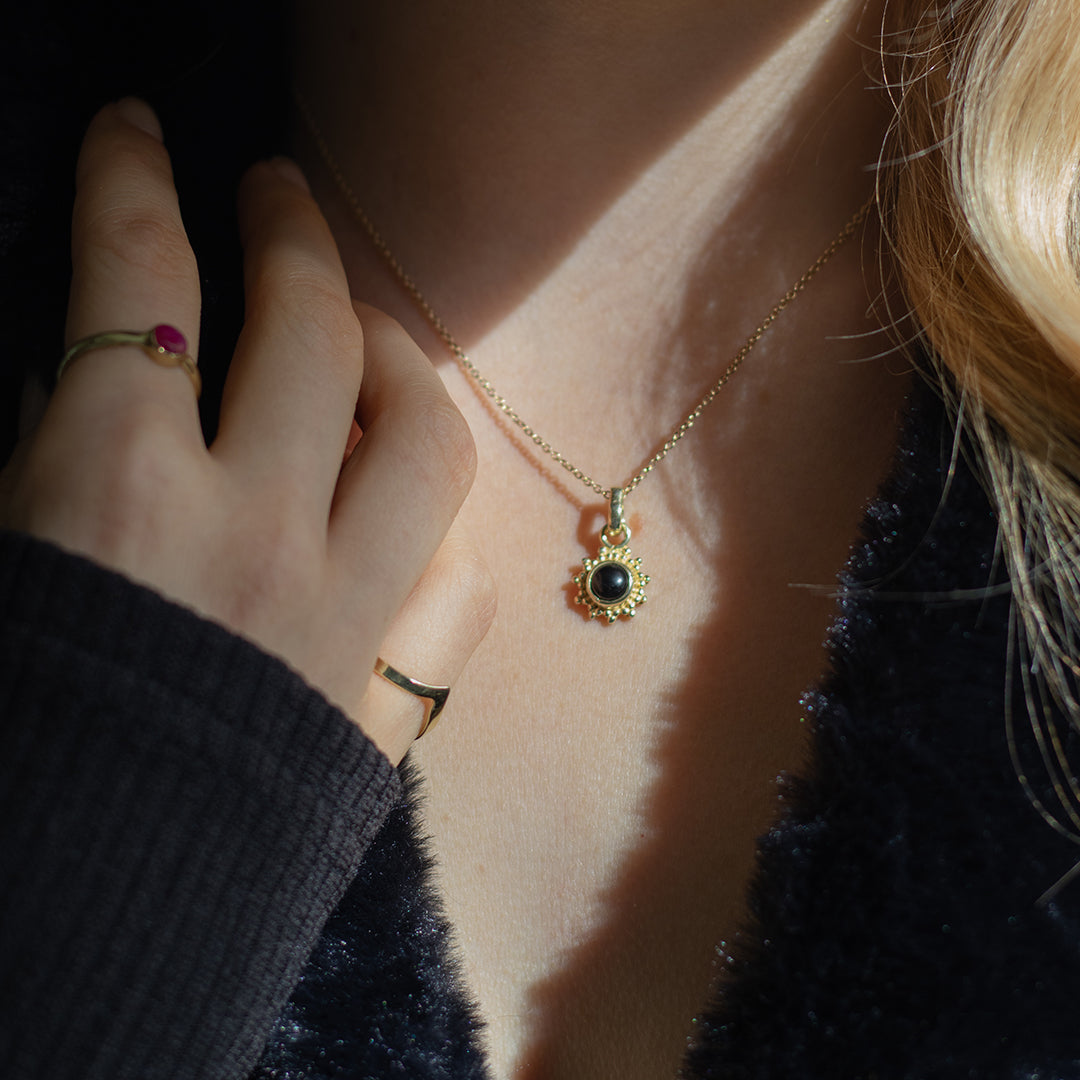 Indische Sonne Onyx Charm Golden - Spirit of Liebs