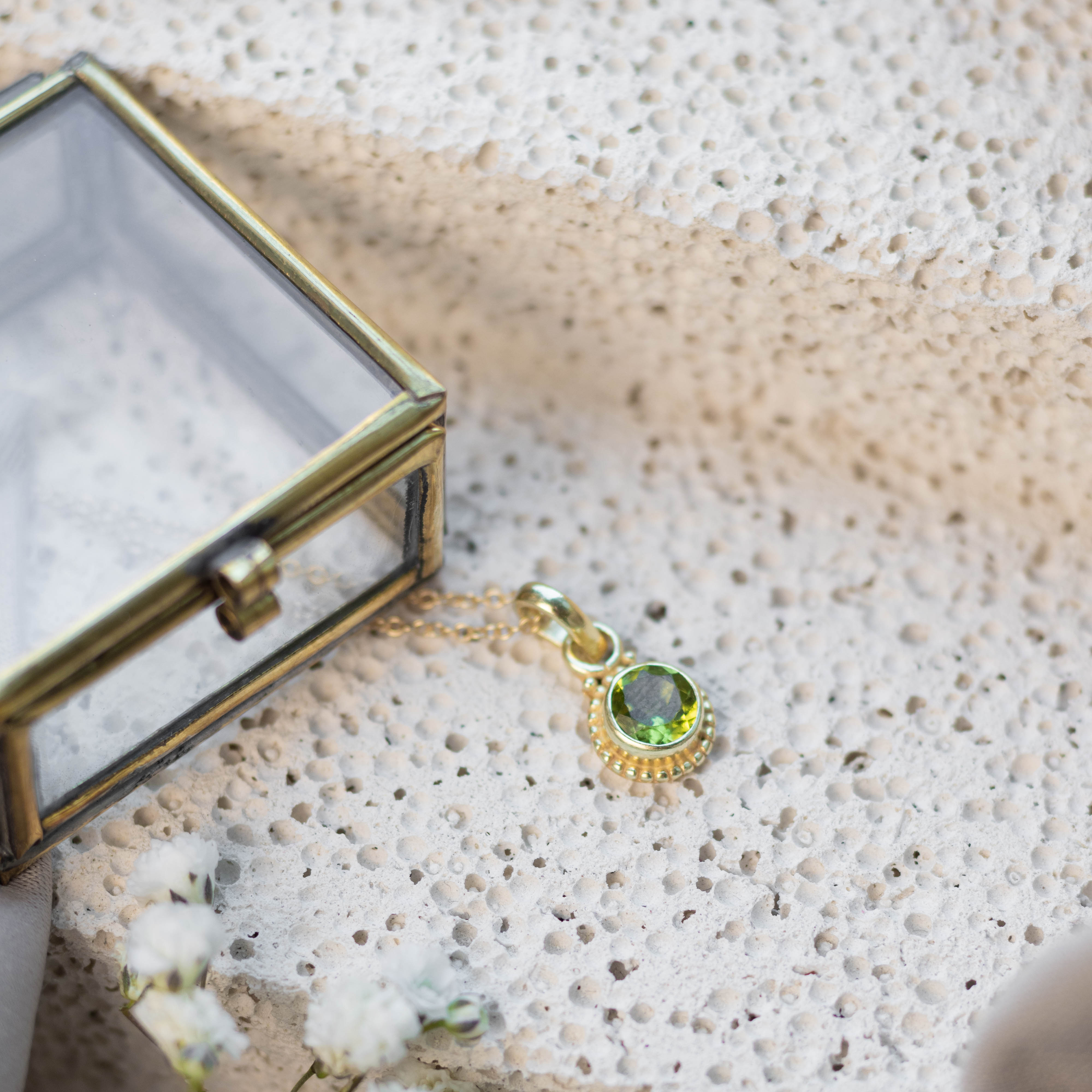 Sonnenaufgang Peridot Charm Golden - Spirit of Liebs