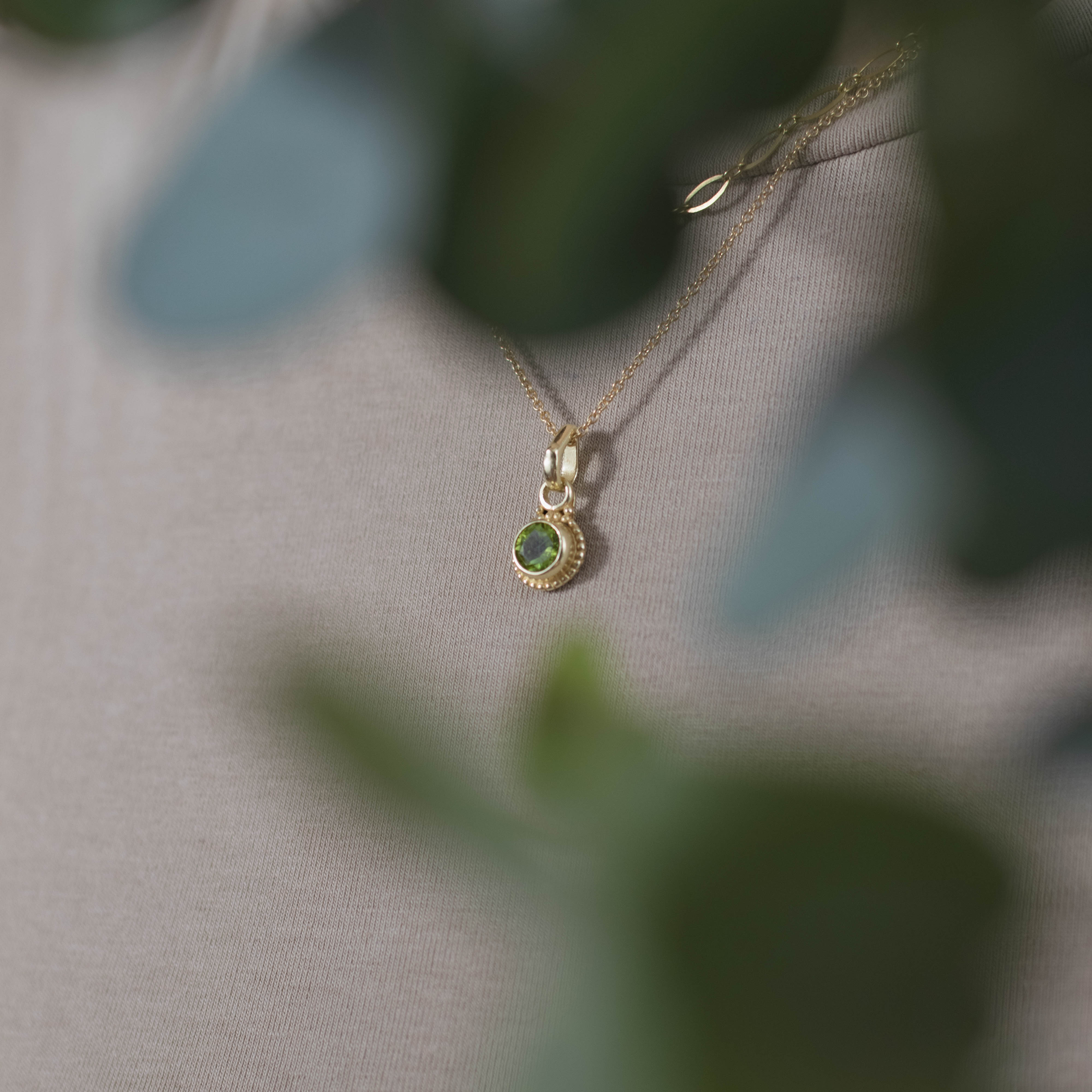 Sonnenaufgang Peridot Charm Golden - Spirit of Liebs