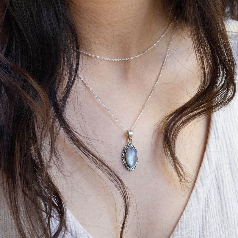 Namaste Mondstein Charm Silber