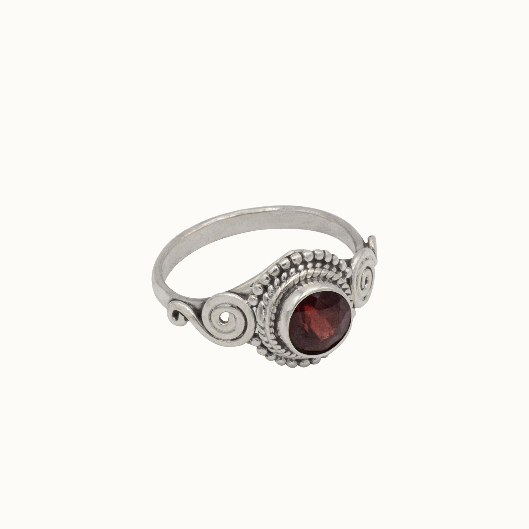 Dara Granat Ring Silber - Spirit of Liebs