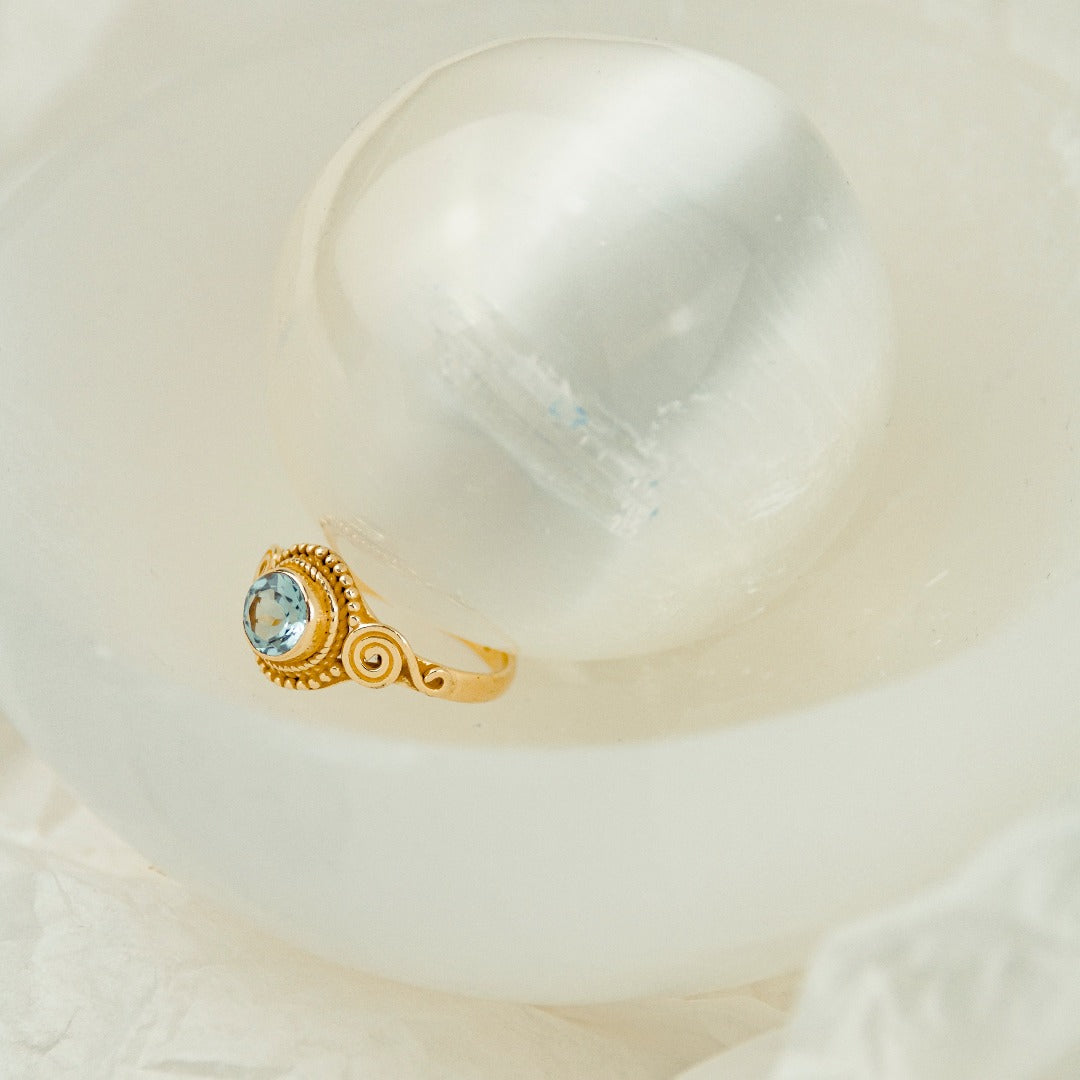 Dara Topas Ring Golden - Spirit of Liebs