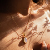 Venus Mondstein Charm Golden