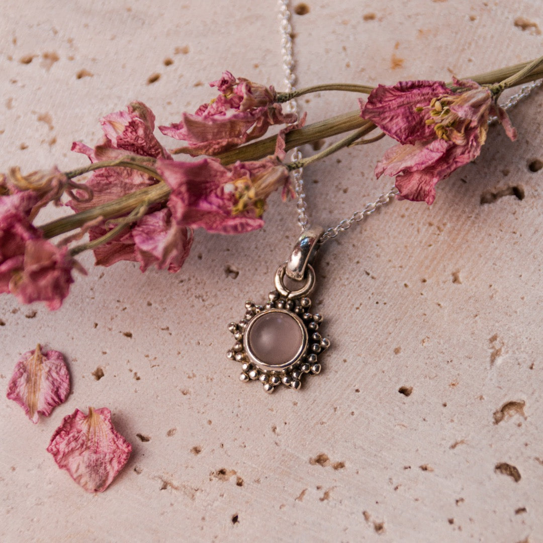 Indische Sonne Rosenquarz Charm Silber - Spirit of Liebs