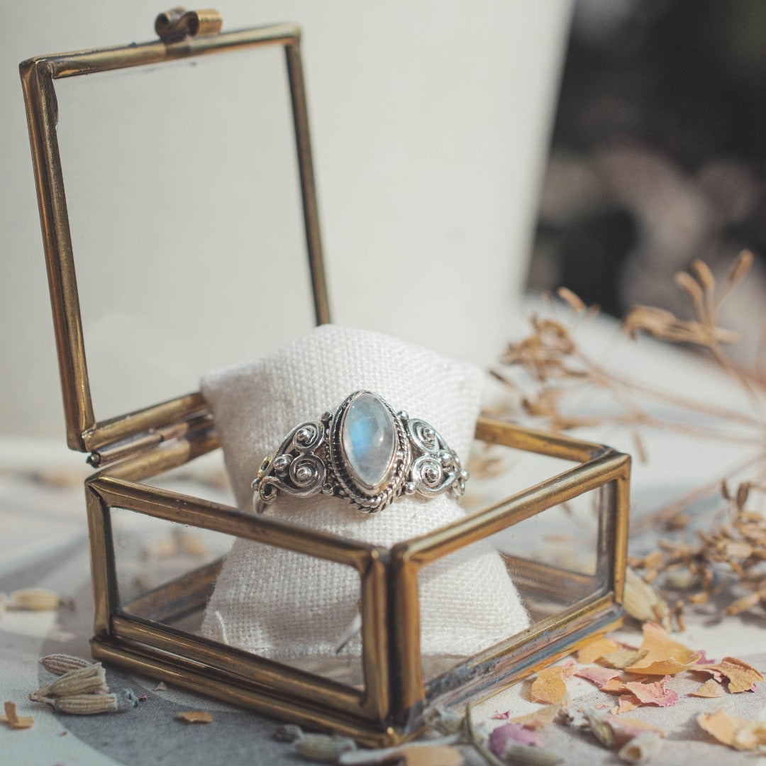 Namaste Mondstein Ring Silber - Spirit of Liebs