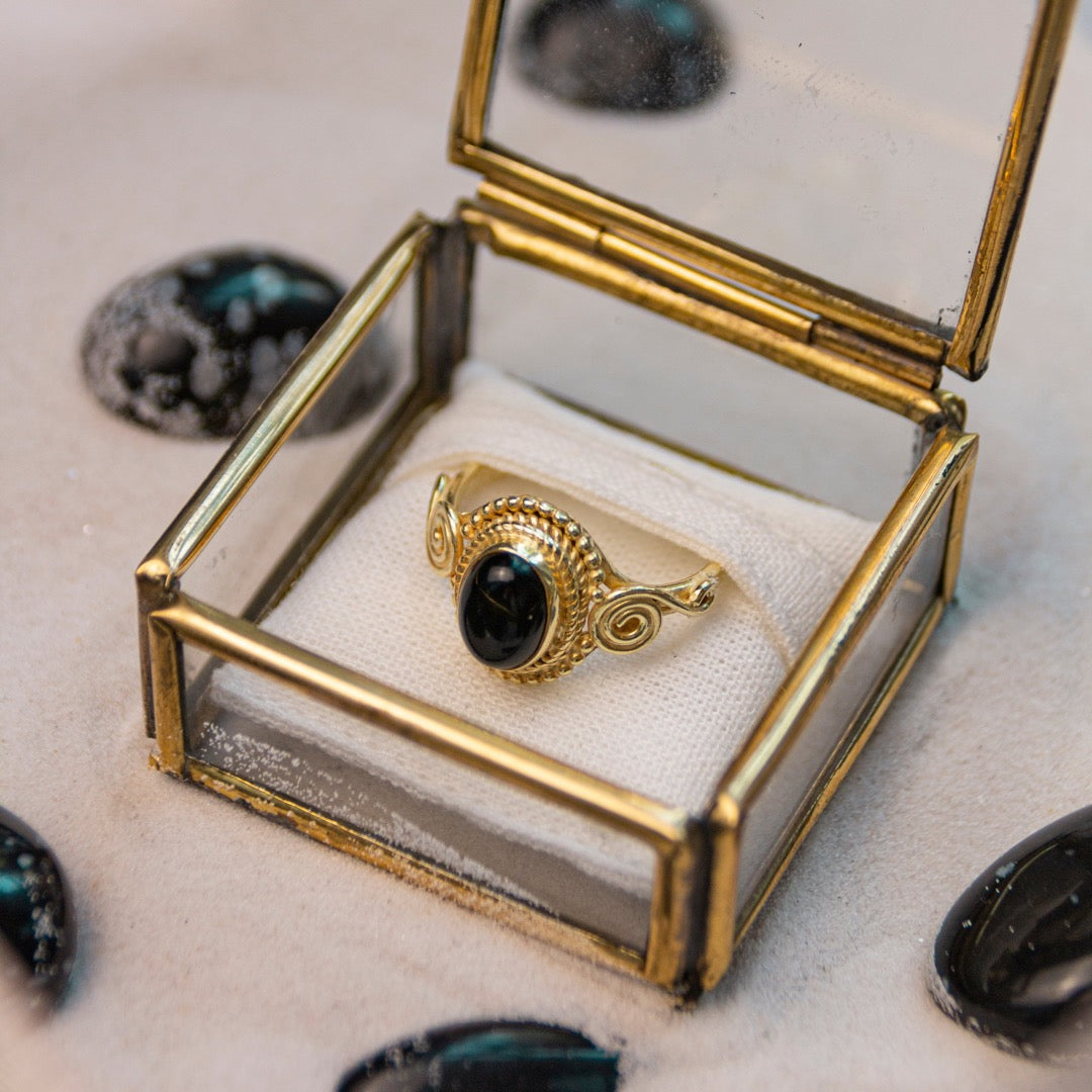 Nirmala Onyx Ring Golden - Spirit of Liebs