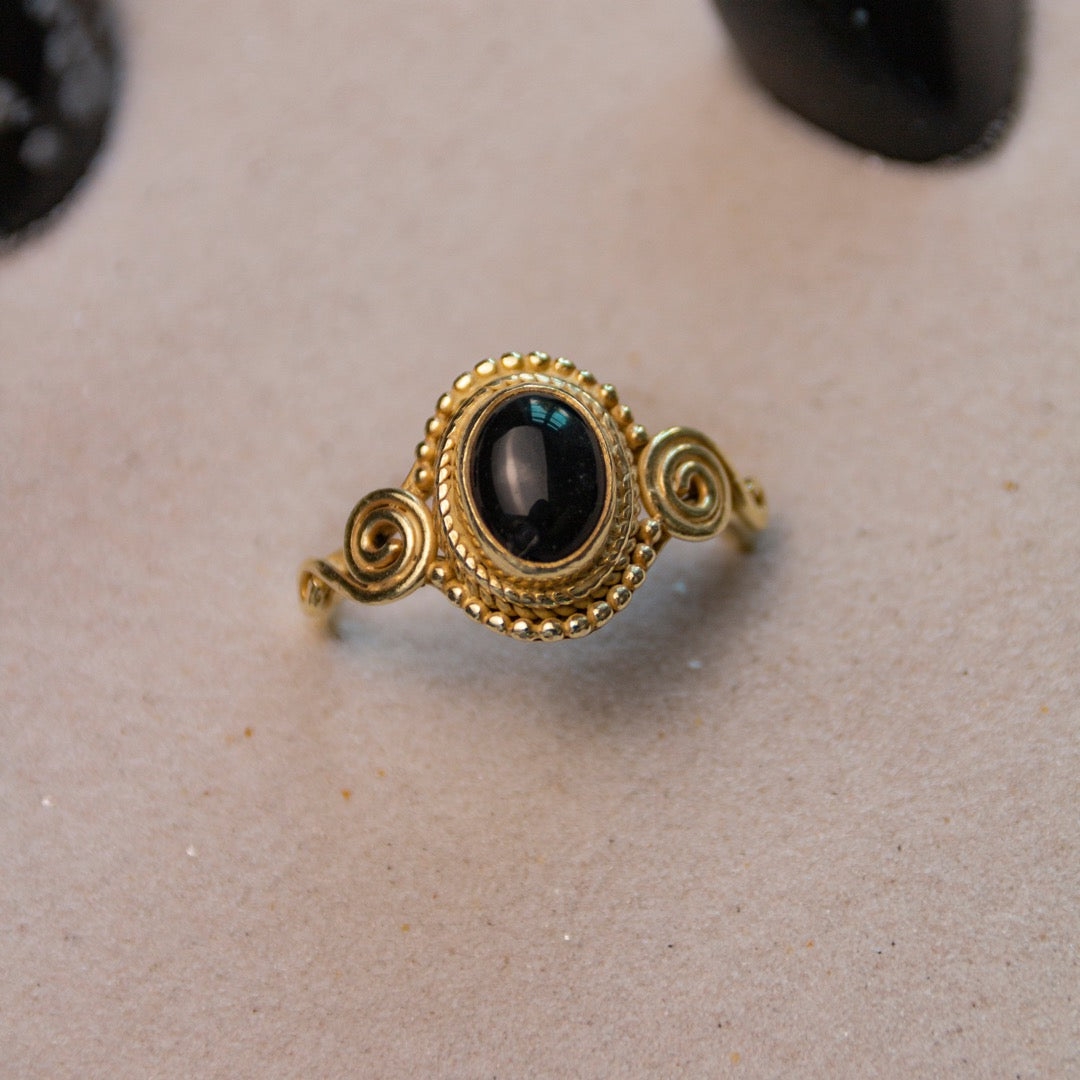 Nirmala Onyx Ring Golden - Spirit of Liebs