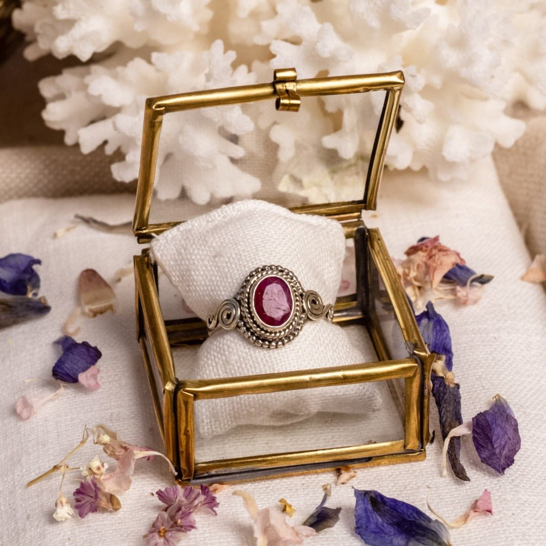 Nirmala Rubin Ring Silber - Spirit of Liebs