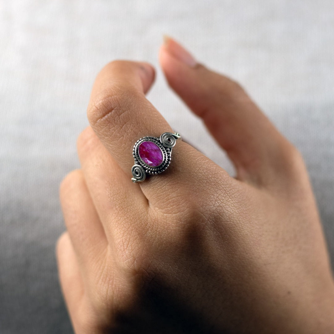 Nirmala Rubin Ring Silber - Spirit of Liebs